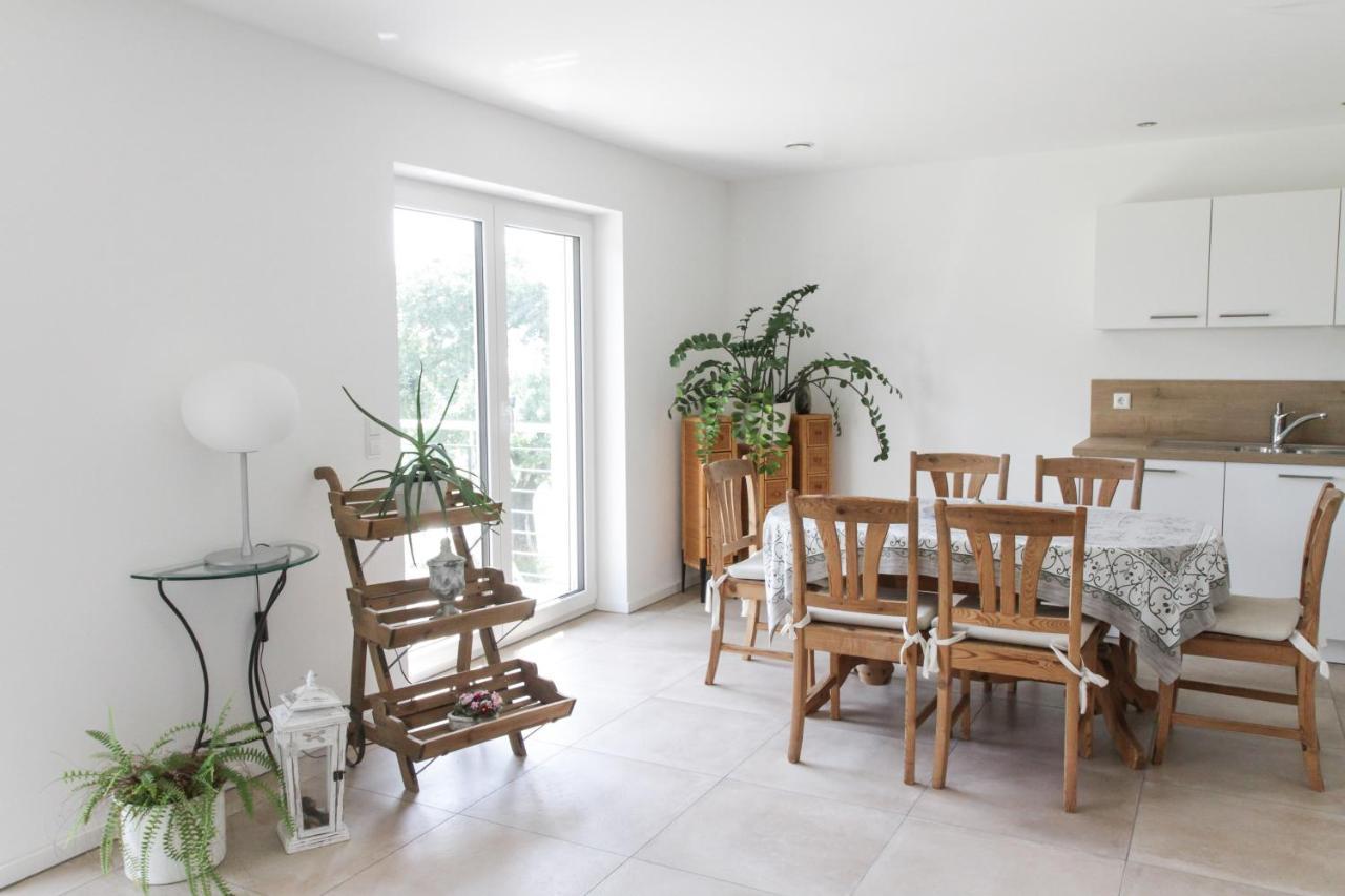 Wunderschoene, Helle 3-zi-whg Mit Grossem Balkon Lejlighed *